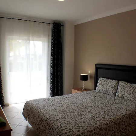 2 Bedrooms With Shared Pool Enclosed Garden And Wifi At 5 Km Away From The * Albufeira