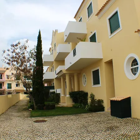 2 Bedrooms With Shared Pool Enclosed Garden And Wifi At 5 Km Away From The *