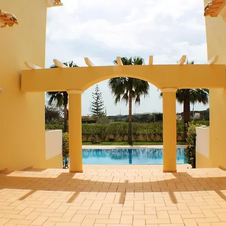2 Bedrooms With Shared Pool Enclosed Garden And Wifi At 5 Km Away From The Albufeira