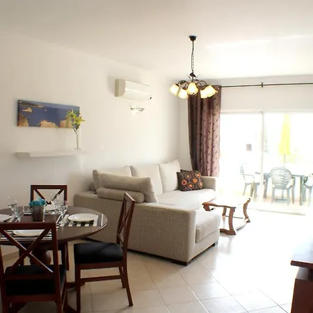 2 Bedrooms With Shared Pool Enclosed Garden And Wifi At 5 Km Away From The Apartmán Albufeira