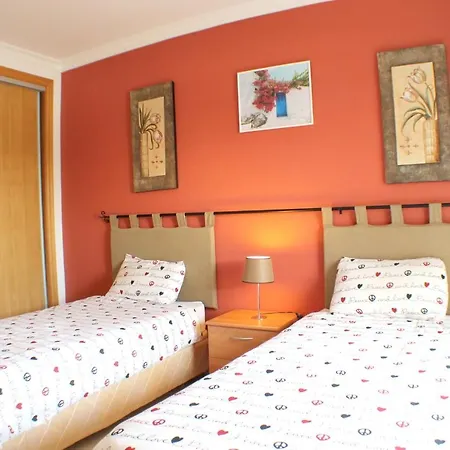 2 Bedrooms With Shared Pool Enclosed Garden And Wifi At 5 Km Away From The Albufeira